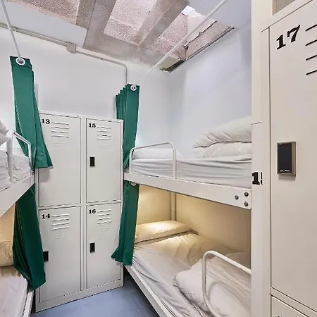 Hola Collblanc Hostel L'Hospitalet de Llobregat