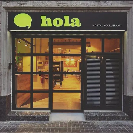 Hola Collblanc אכסניה