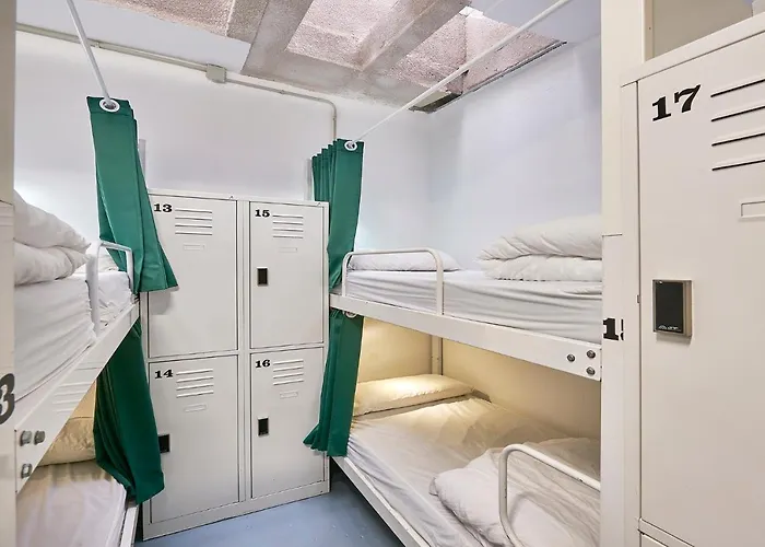 Hola Collblanc Hostel L'Hospitalet de Llobregat
