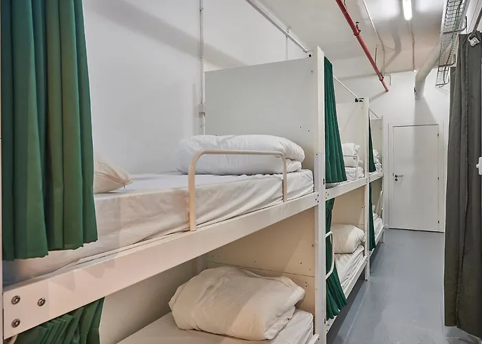 Hola Collblanc Hostel