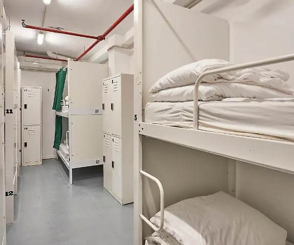Hola Collblanc Hostel *