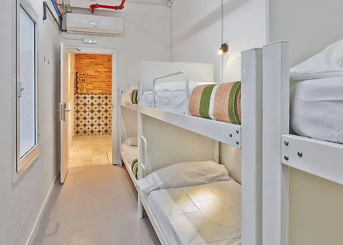 Hola Collblanc Hostel