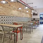Hostal Hola Collblanc *