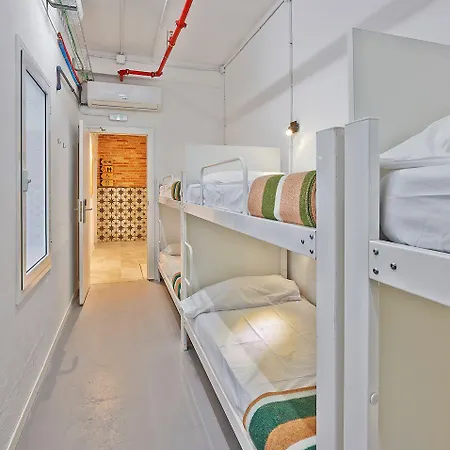 Hola Collblanc Hostel