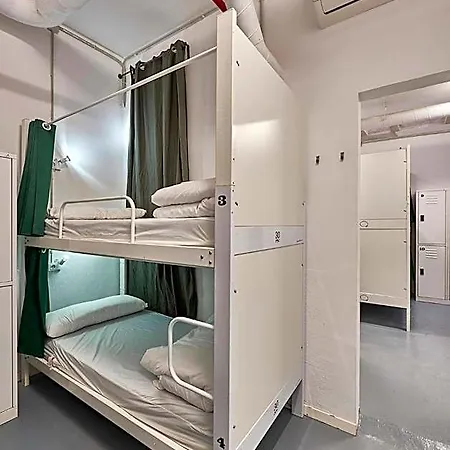 Hola Collblanc Hostel *