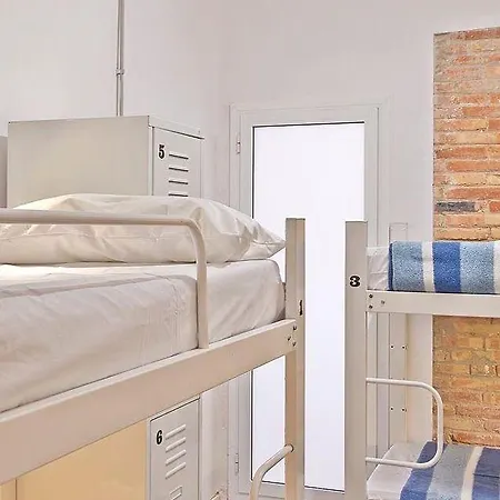 Hola Collblanc Hostel