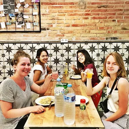 Hostel Hola Collblanc Οσπιταλέτ ντε Λιοβρεγάτ