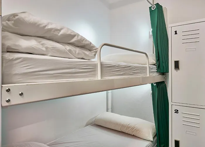 Hola Collblanc Hostel *