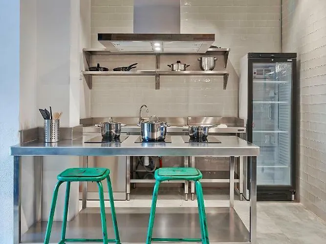 Hola Collblanc Hostel